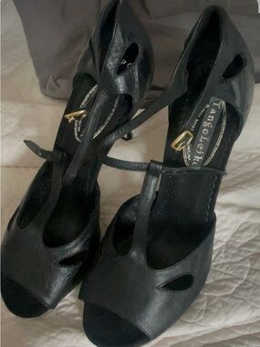 Tango Leiko T-Strap Black Leather Dancing Sandal W40